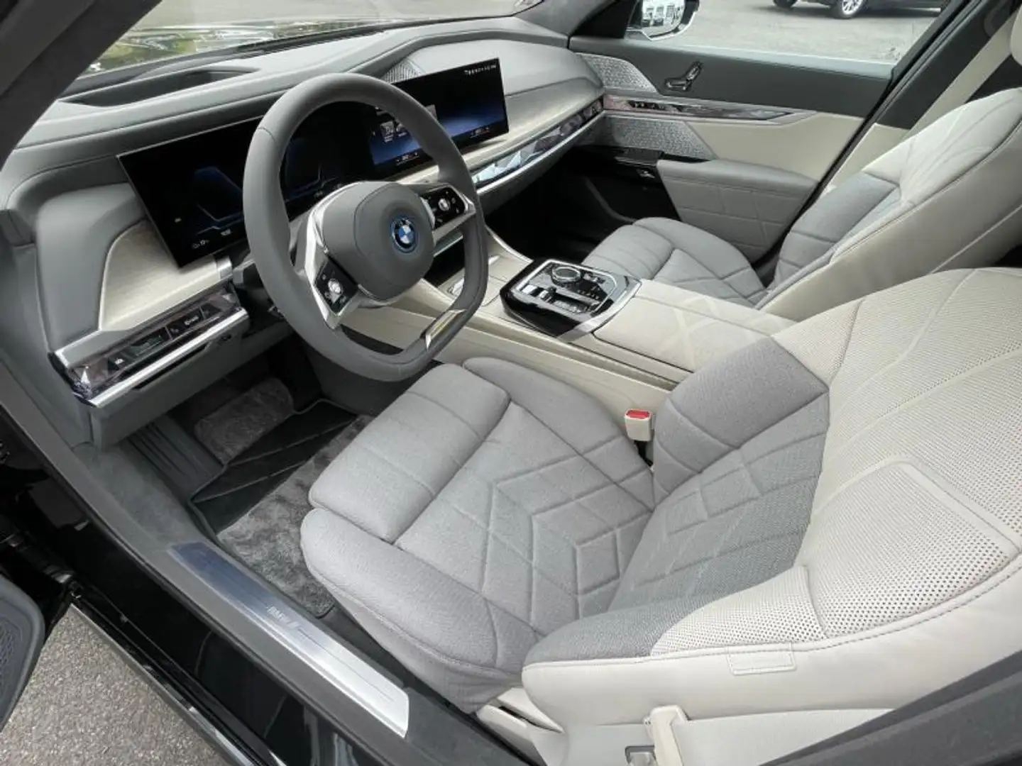 BMW i7