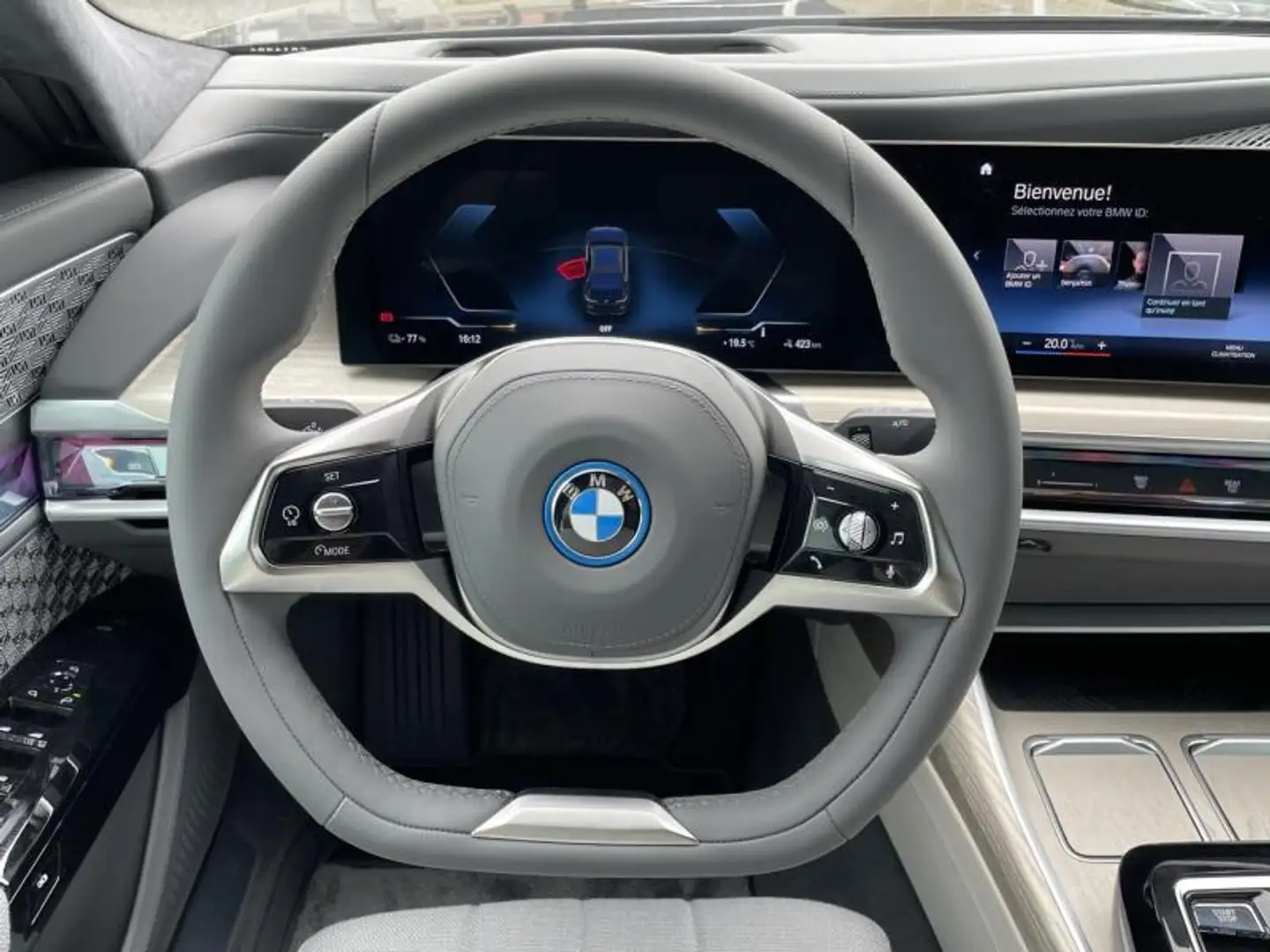 BMW i7