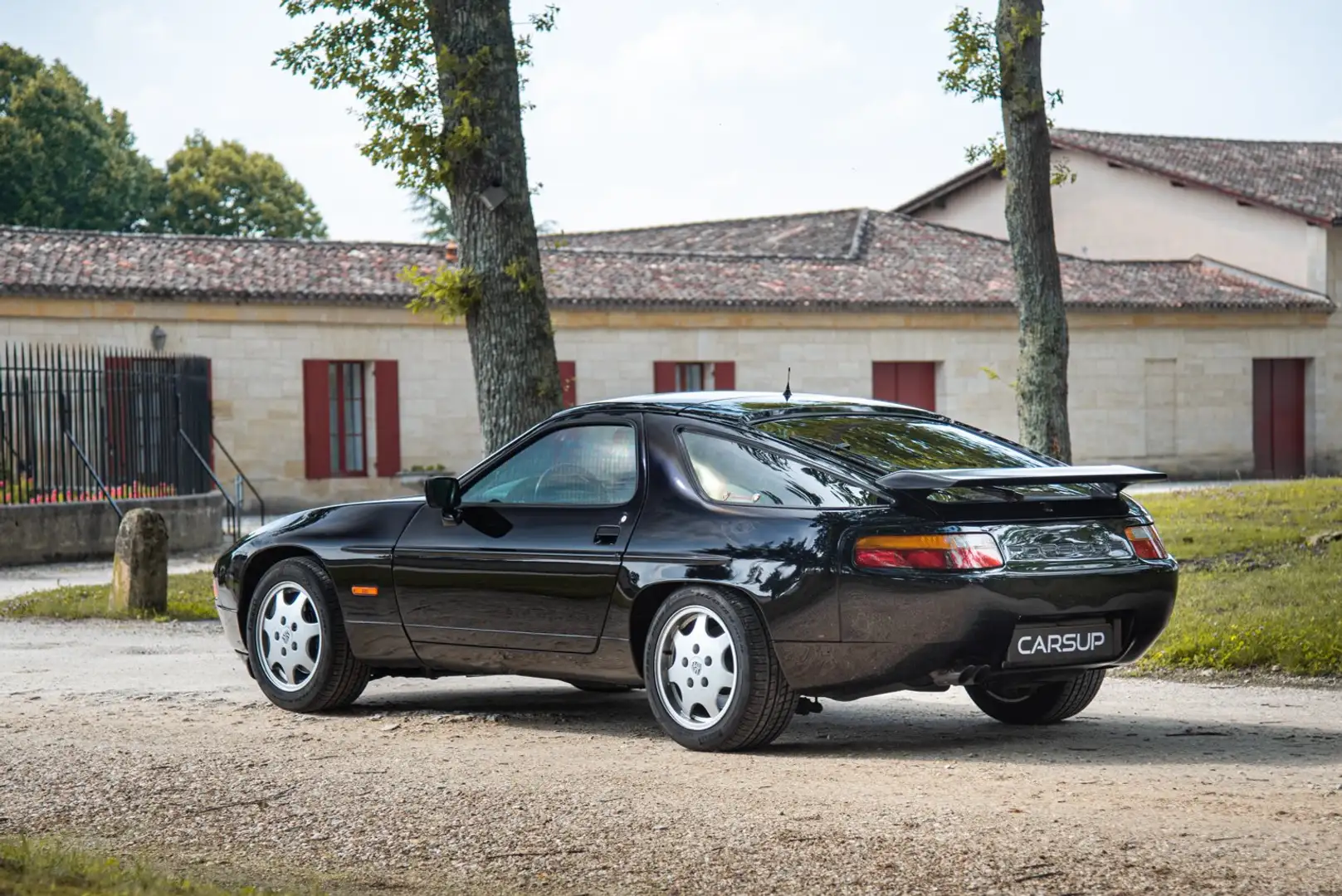 Porsche 928