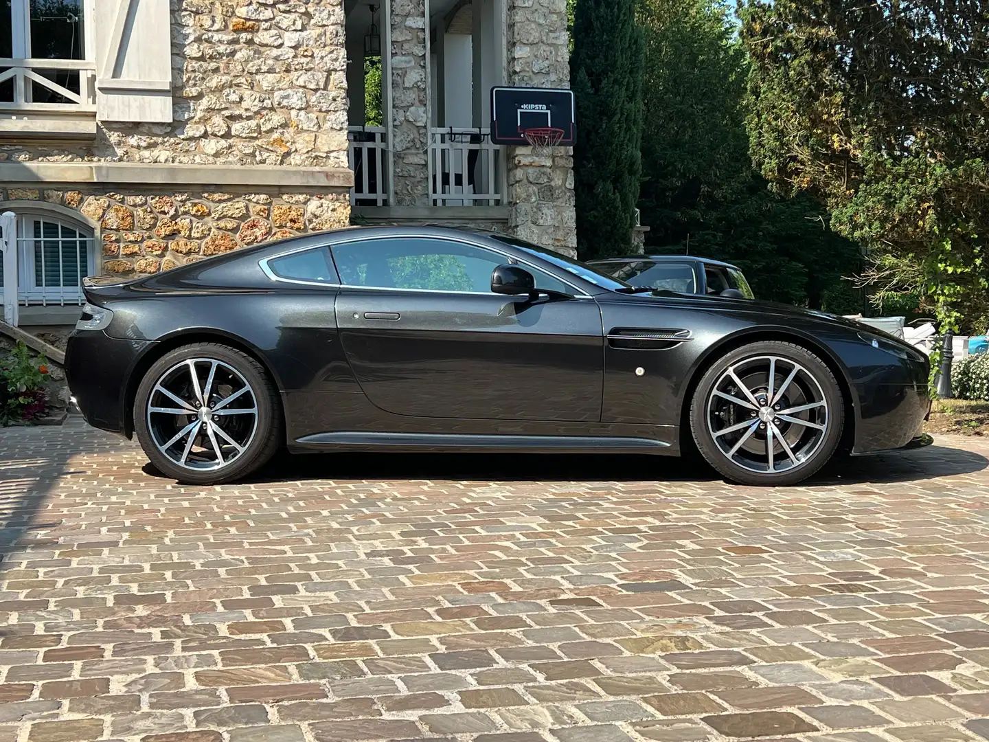 Aston Martin Vantage