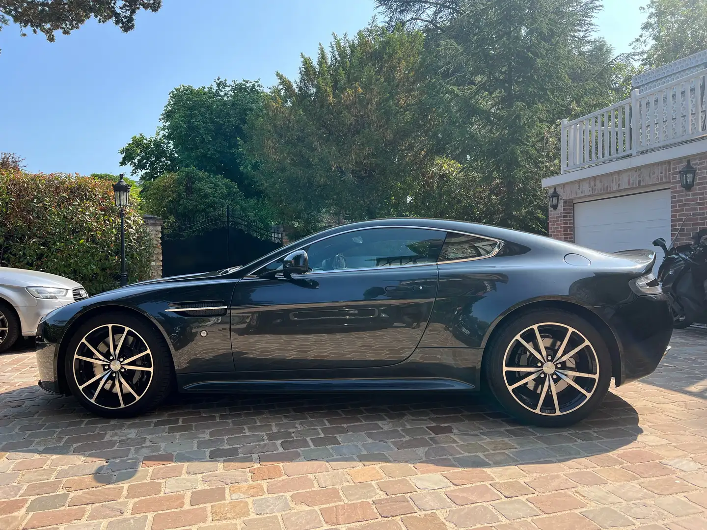 Aston Martin Vantage