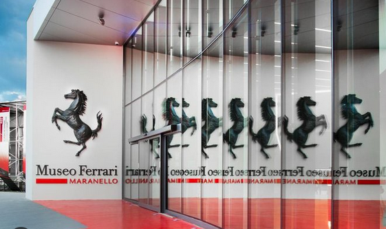 Dormir dans le musée Ferrari : une expérience hors du commun à Maranello !