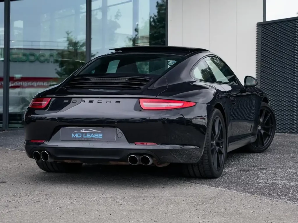 Porsche-911 - Carrera 4 Coupé  350