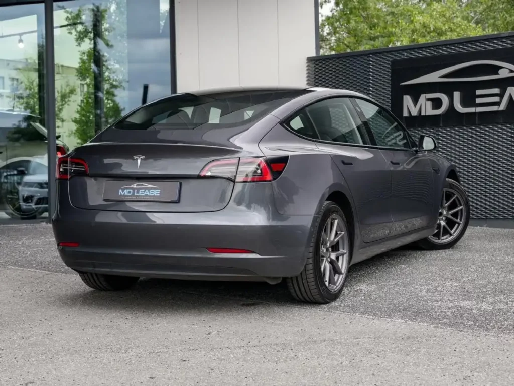 Tesla-Model 3 - Standard Range Plus RWD