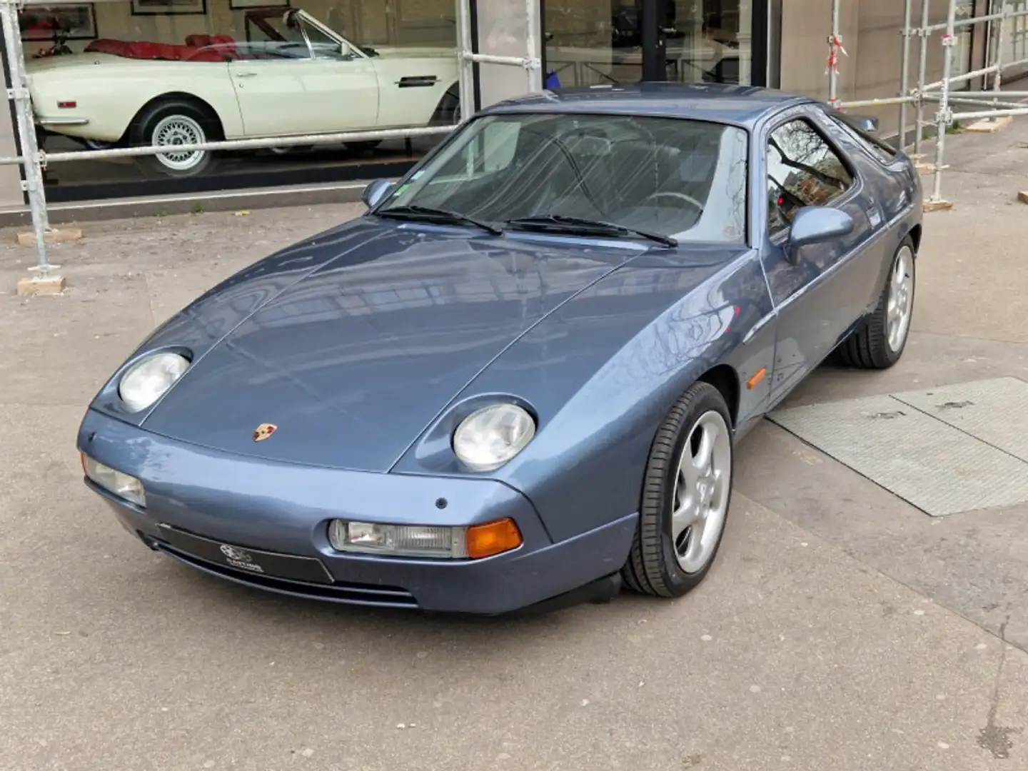 Porsche 928