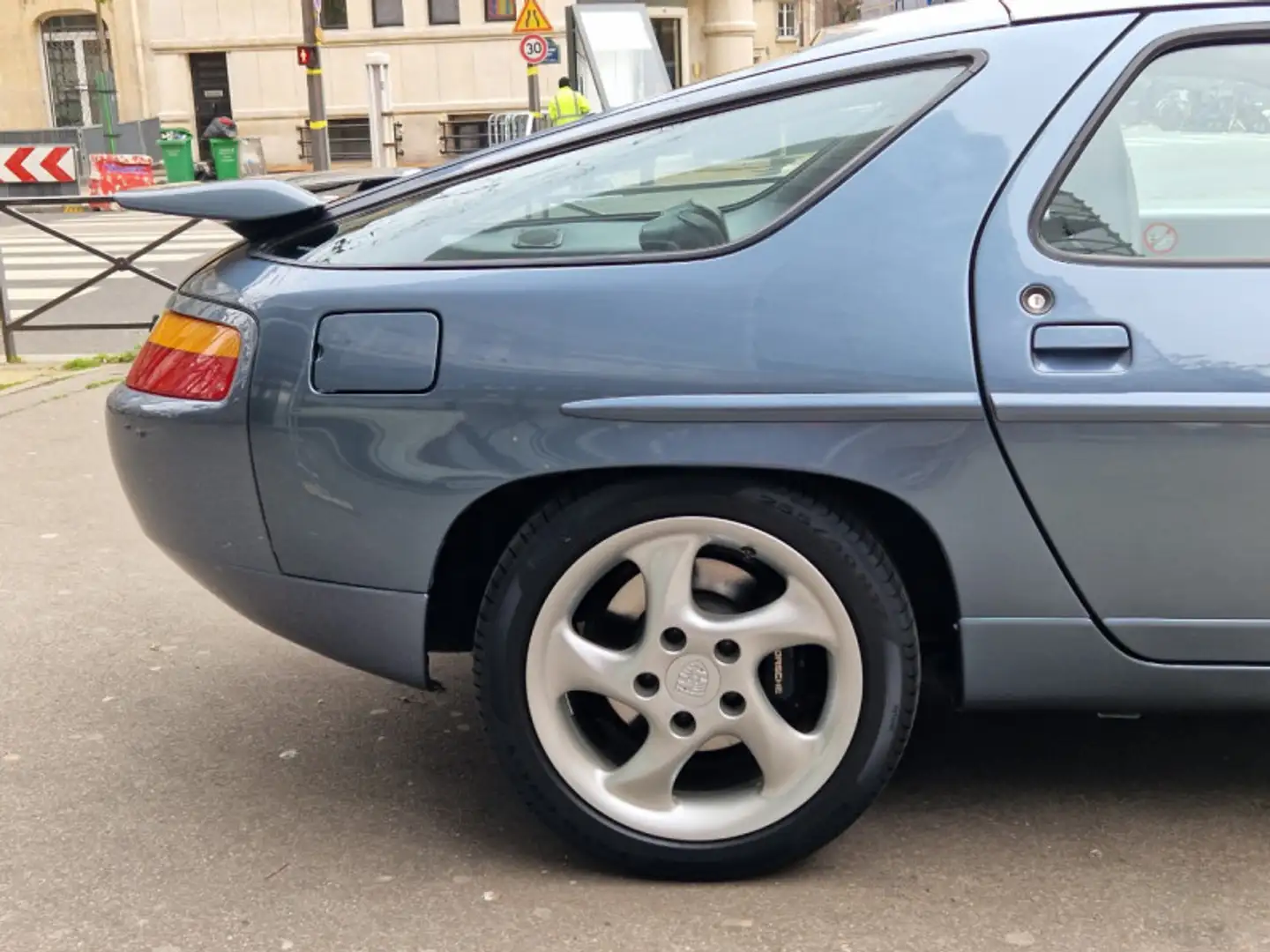 Porsche 928