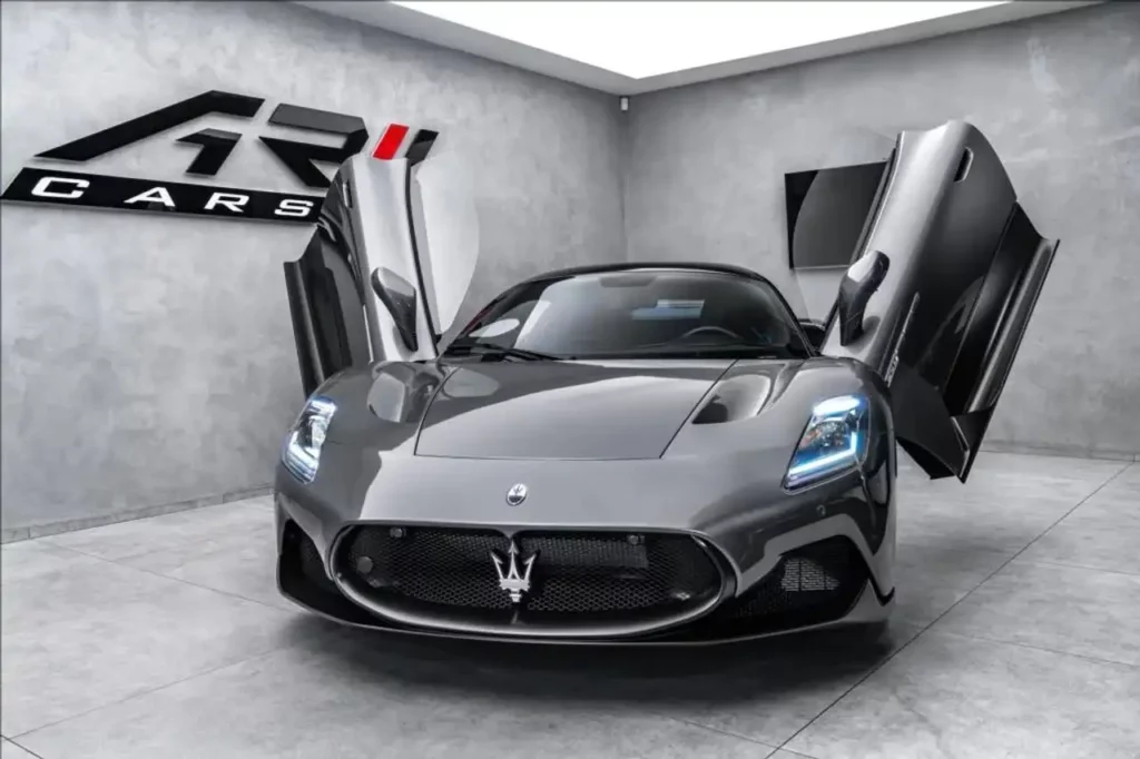 Maserati-MC20 - V6 3.0 Bi-turbo 630 ch - Carbone