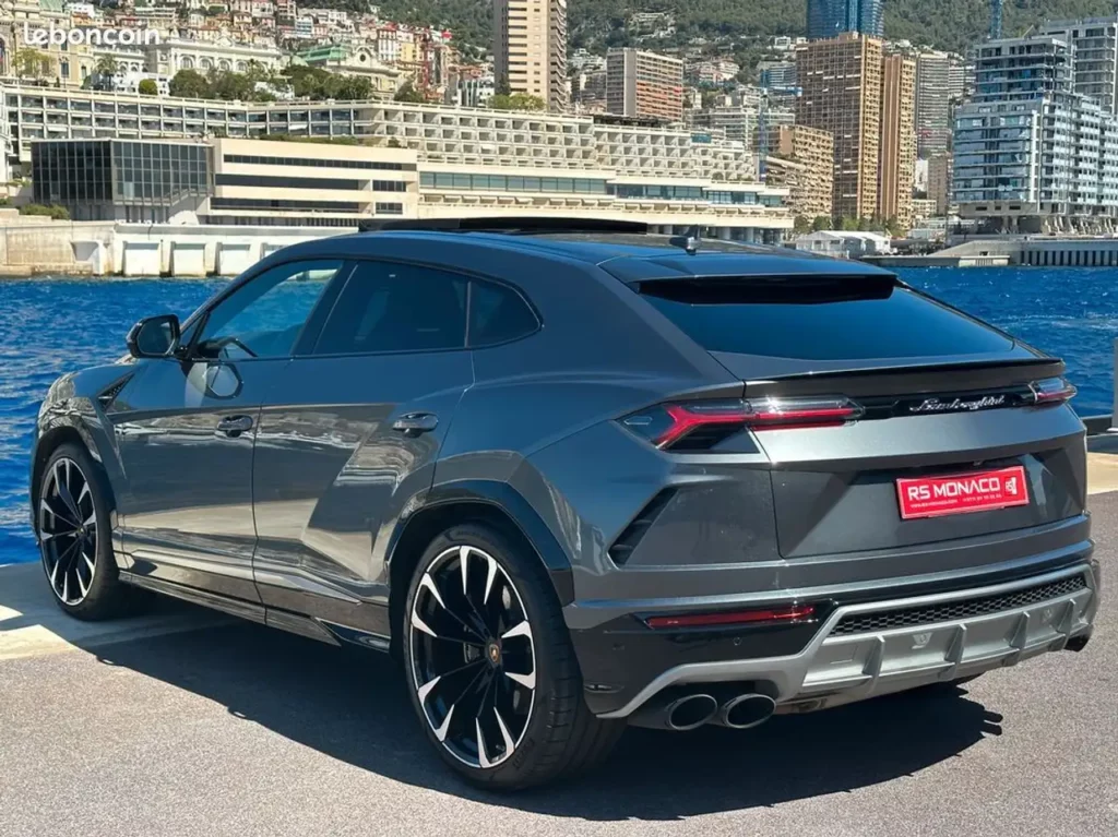 Lamborghini-Urus - 4.0 v8 650