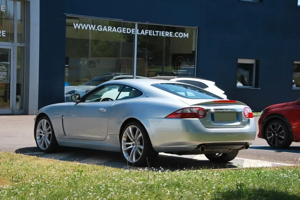 Jaguar-XK - V8 4.2 Coupé 1ER MAIN