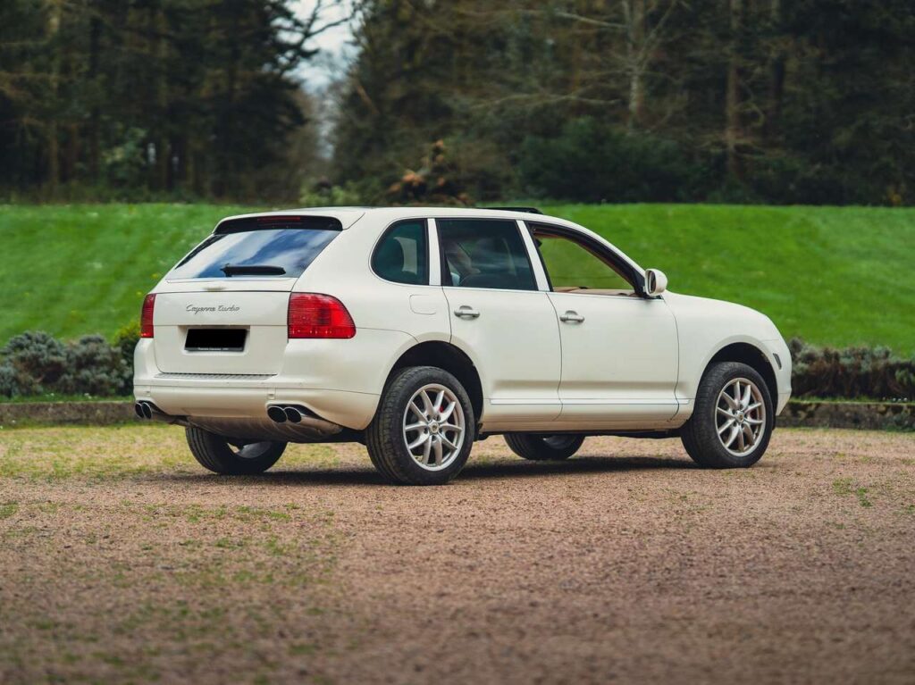 Porsche-Cayenne - 4.5 V8 - 450 Turbo Tiptronic S