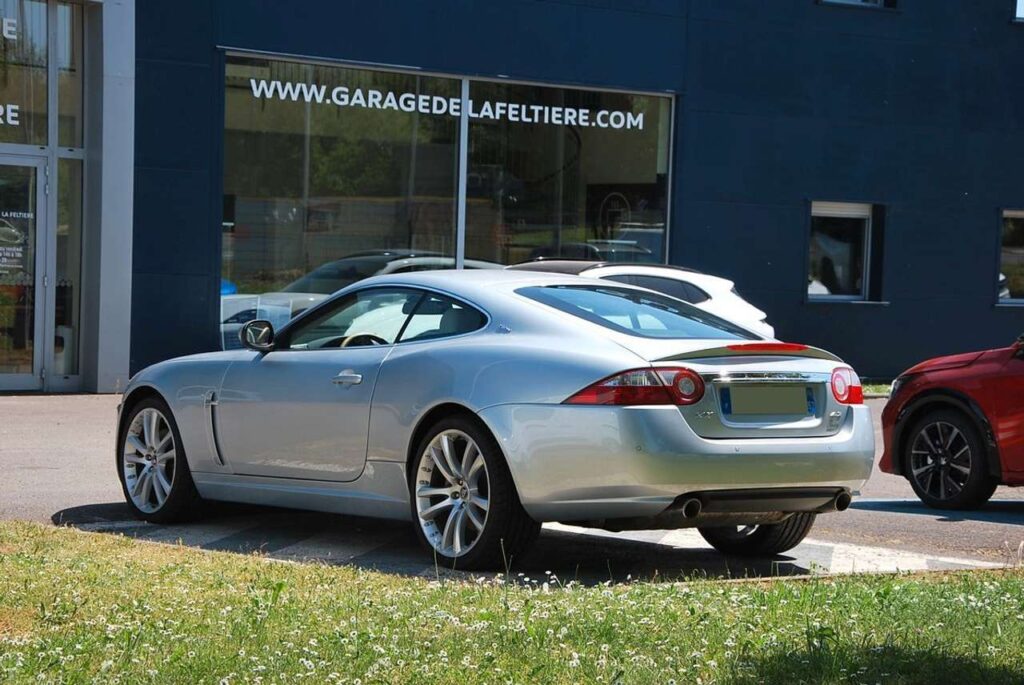 Jaguar-XK - V8 4.2 Coupé 1ER MAIN