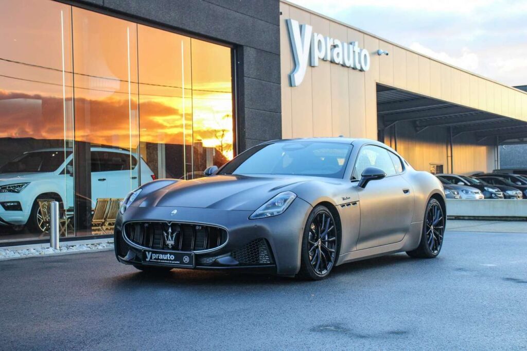 Maserati-GranTurismo - 3.0 BiTurbo V6 Modena AWD absolute nieuwstaat