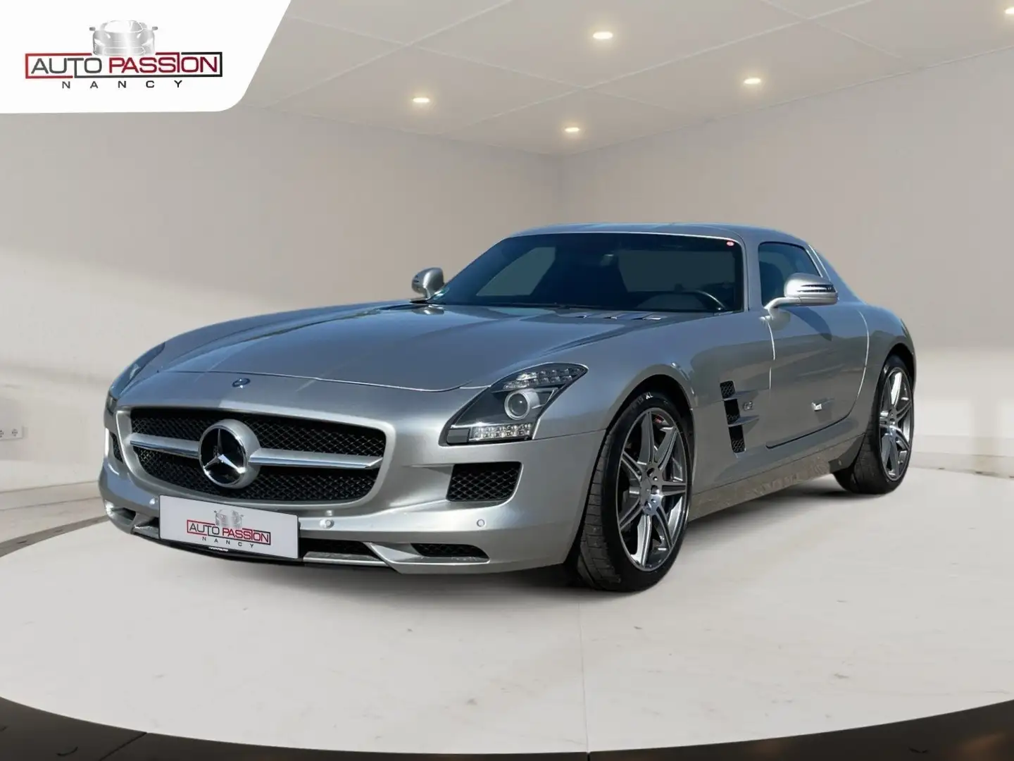 Mercedes-Benz SLS