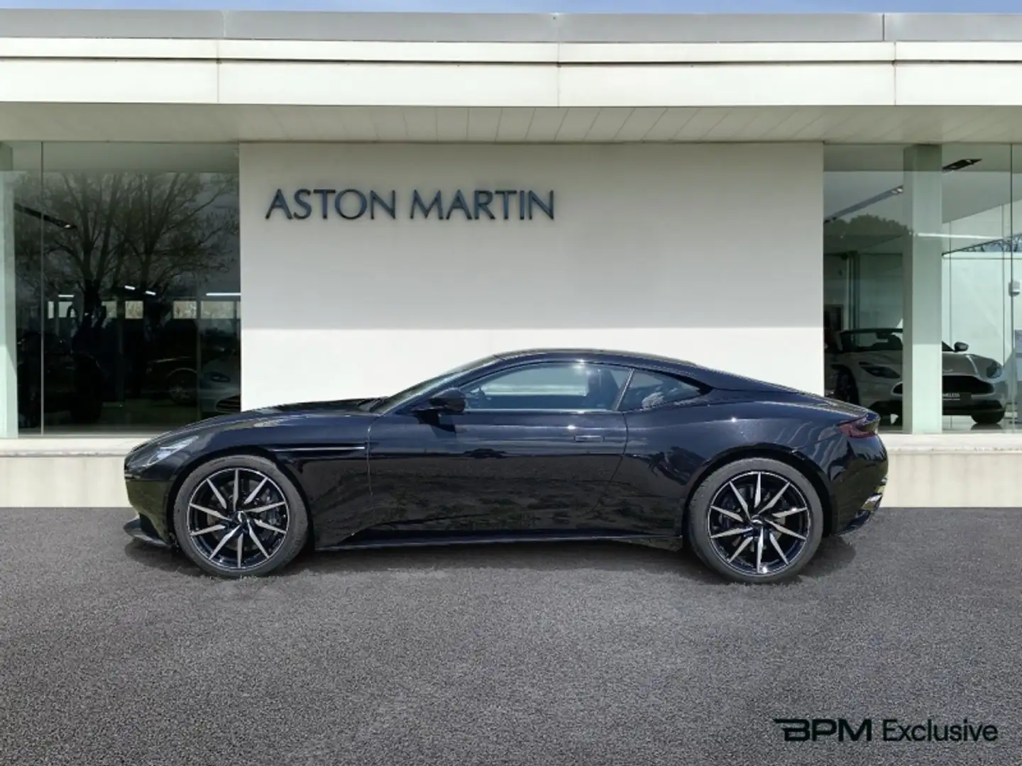 Aston Martin DB11